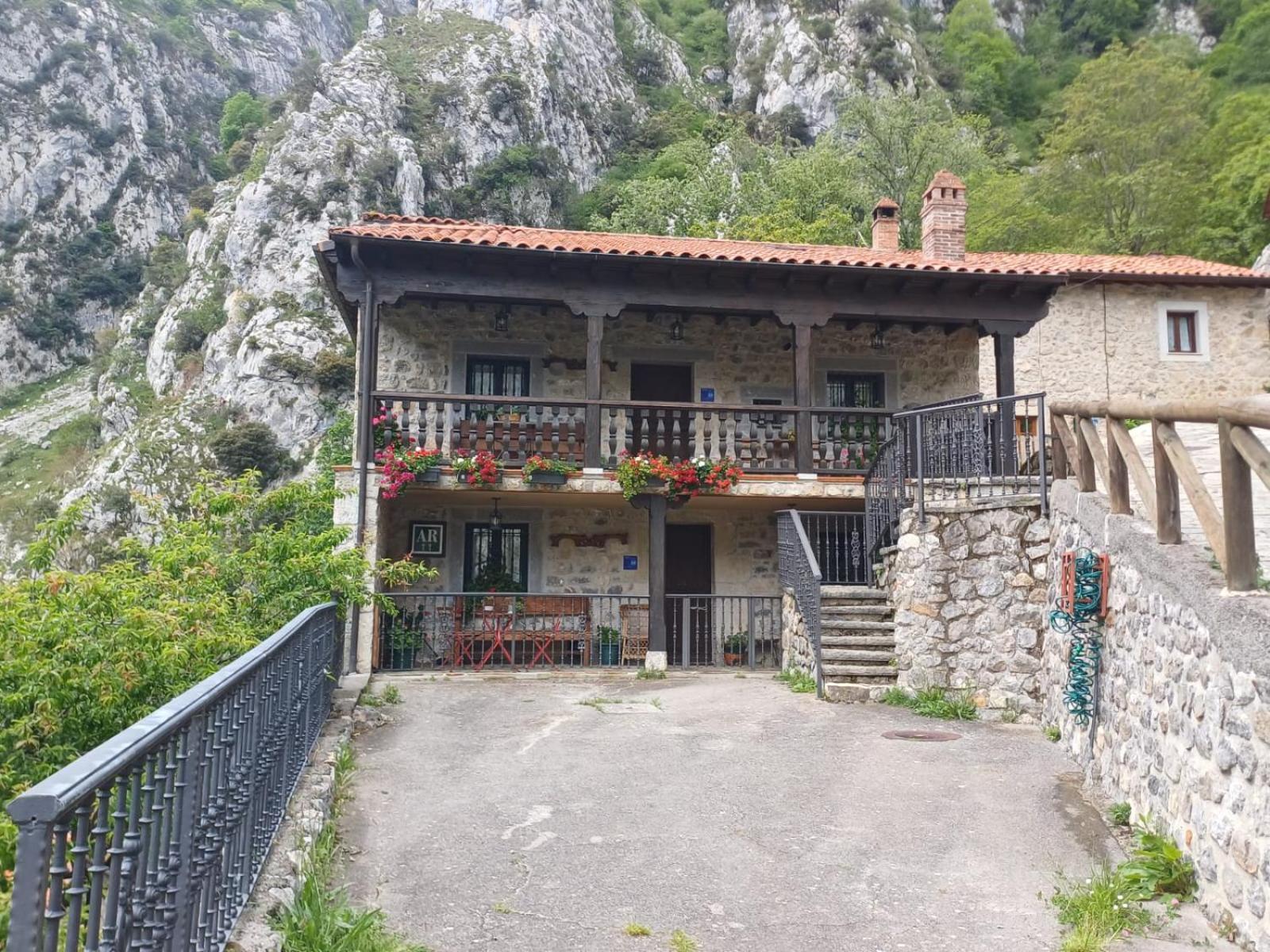 El Portal Del Abuelo Apartment Arenas De Cabrales Exterior photo